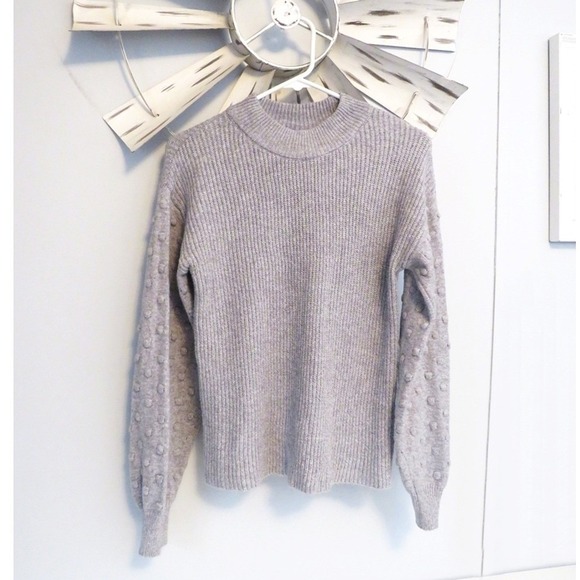 Vince Camuto Sweaters - Vince Camuto Small Bobble Stitch Sleeve Ribbed Knit Sweater - Light Gray